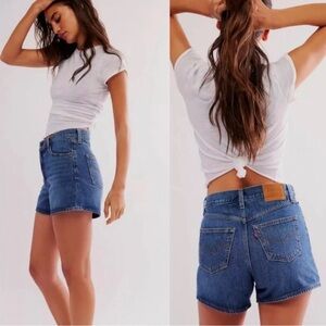 Levi's Women's 80’s Mom Denim Shorts High Rise Size 24  100% Cotton Medium Wash